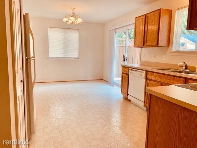 Foto del edificio - 3 br, 1.5 bath House - 674 11 Mile Rd