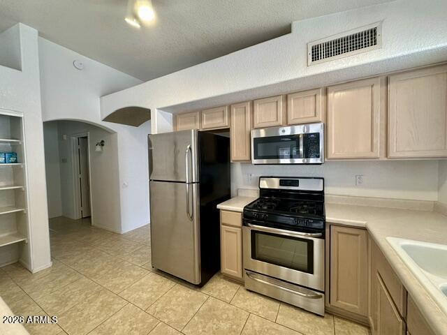 Foto del edificio - 547 W Bluefield Ave