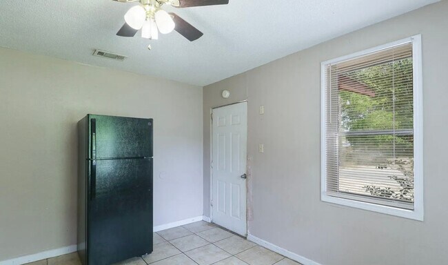 Foto del edificio - 5012 Merdian Street Unit A