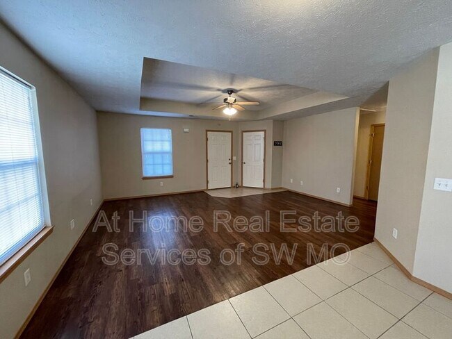 Foto del edificio - 1245 N Northwood Ave