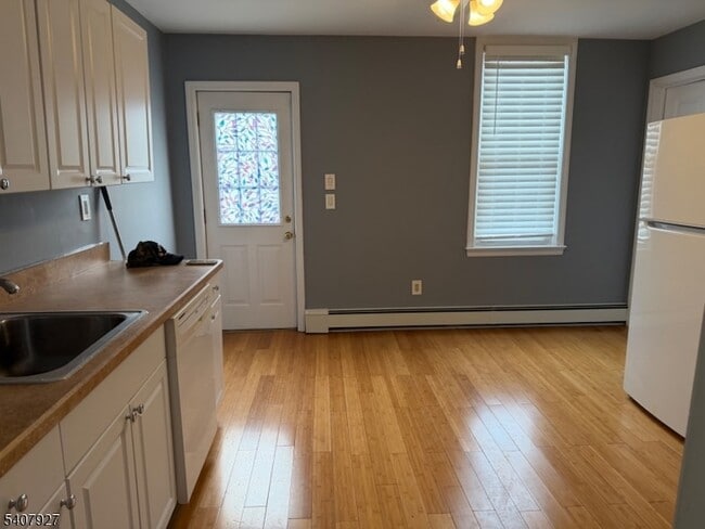 Photo - 134 E Centre St Apartment