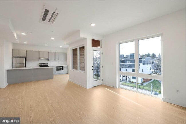 Building Photo - 1723 West Virginia Ave NE