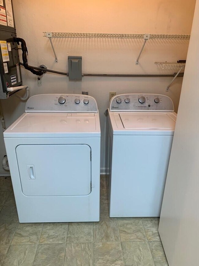 Building Photo - 2 BEDROOM 2 BATH  FOR $1275/month