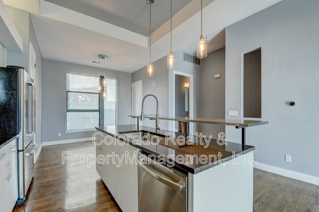 Building Photo - 3205 Shoshone St