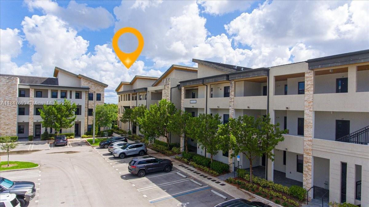 Foto principal - 8175 NW 104th Ave