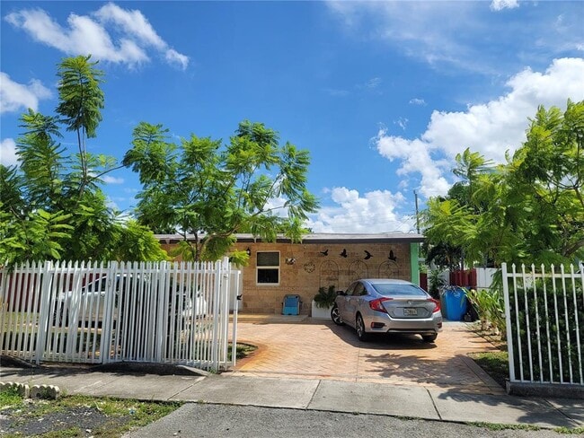 Building Photo - 4550 SW 39th St