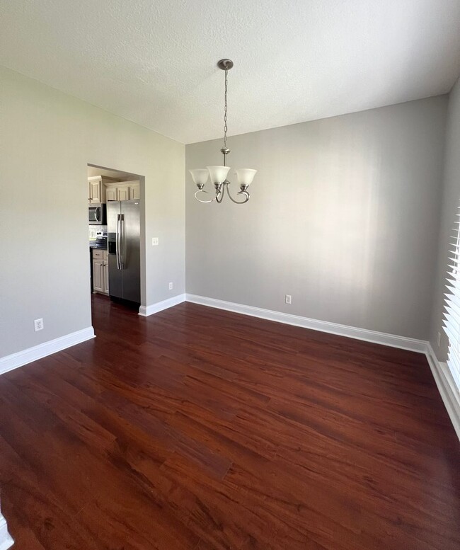 Foto del edificio - 4 bed 2.5 bath home!