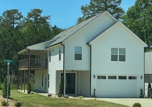 Building Photo - 401 Albus Dr