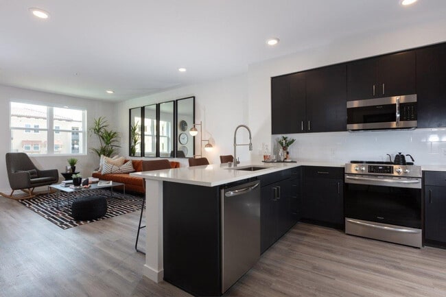 Building Photo - 207 Infinity Wy
