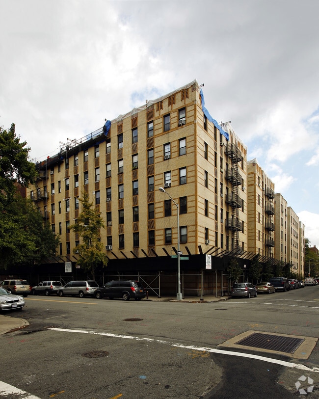 Building Photo - 687 W 204th St