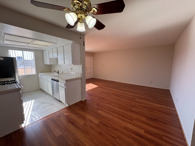 Foto del edificio - 700 E Cedar Ave
