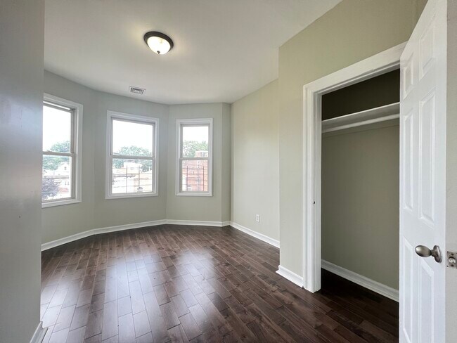 Building Photo - 908 Bergen St