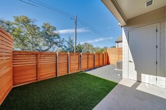 Building Photo - 1601 Mustang Dr