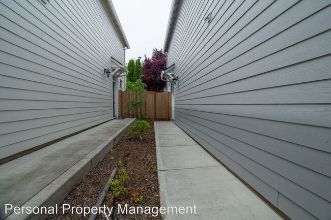 Building Photo - 3 br, 2.5 bath House - 8620 NE 26th Circle