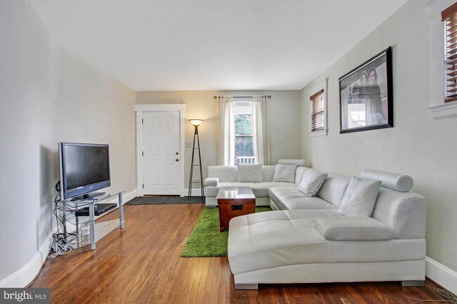 Building Photo - 6014 Sefton Ave
