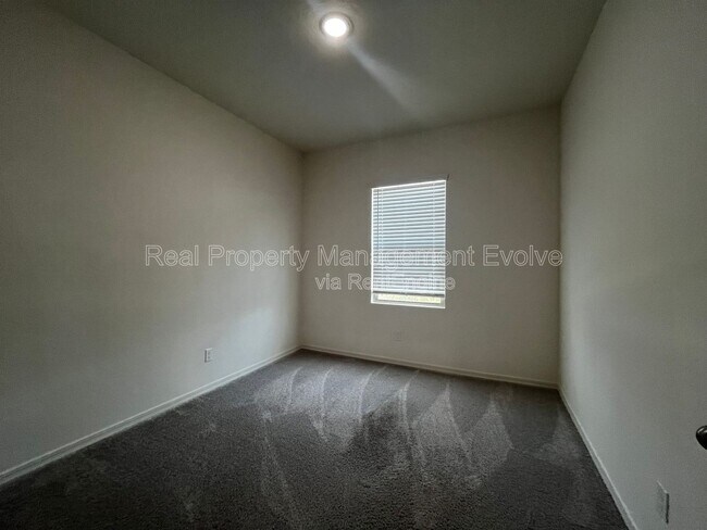 Building Photo - 19434 W Hazelwood St