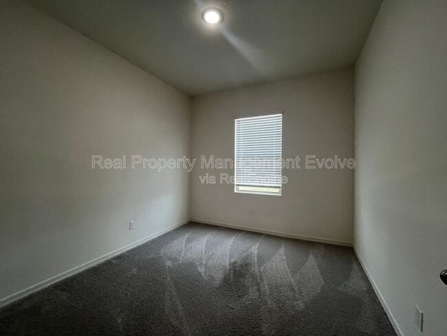 Foto del edificio - 19434 W Hazelwood St