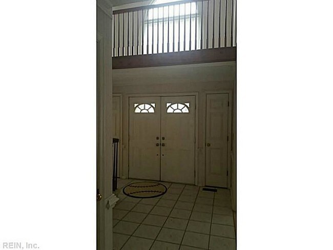 Building Photo - 1121 Fallbrook Bend