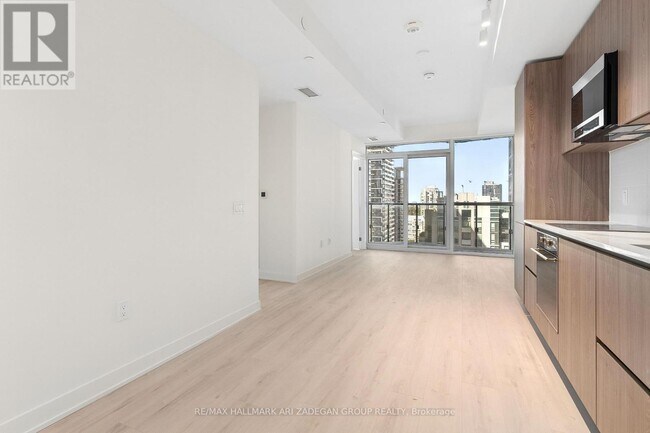 Photo du bâtiment - 110 Broadway Ave