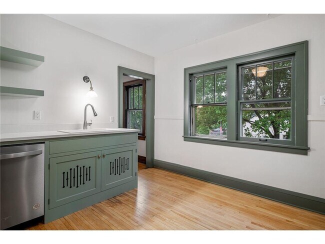 Building Photo - 4054 Oakland Ave