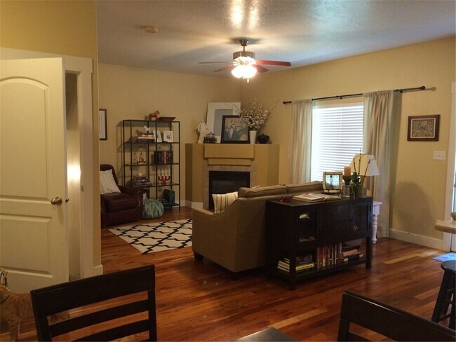 Building Photo - 2718 N Elm Dr