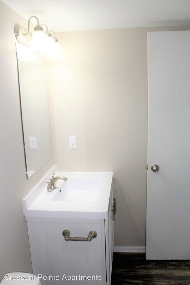 Building Photo - 621 Crescent Dr