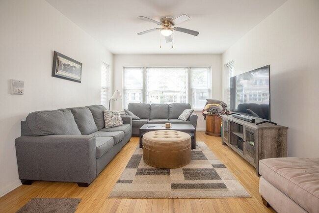 Foto del edificio - 3834 N Hermitage Ave