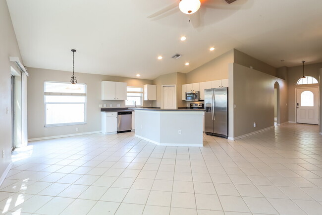 Foto del edificio - 13444 White Elk Loop