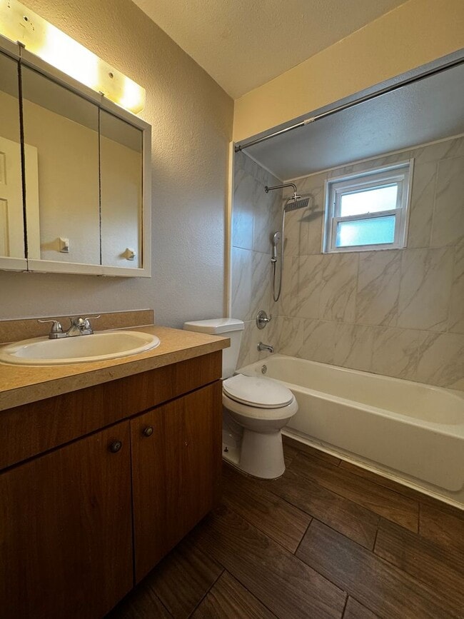 Building Photo - 108 E Wallace St