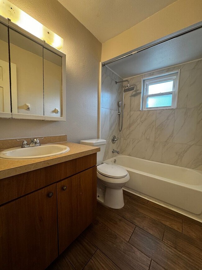 Foto del edificio - 108 E Wallace St