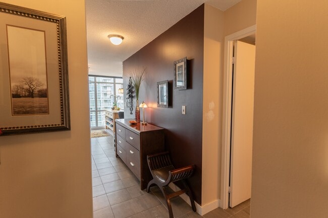 Building Photo - 11-3611 Brunel Ct