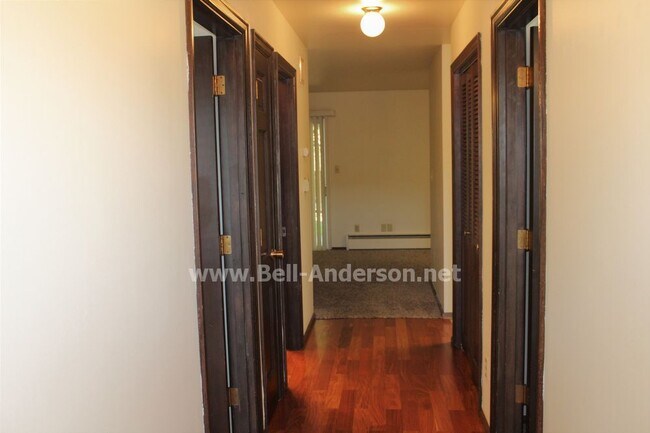 Foto del edificio - 1006 12th St SE