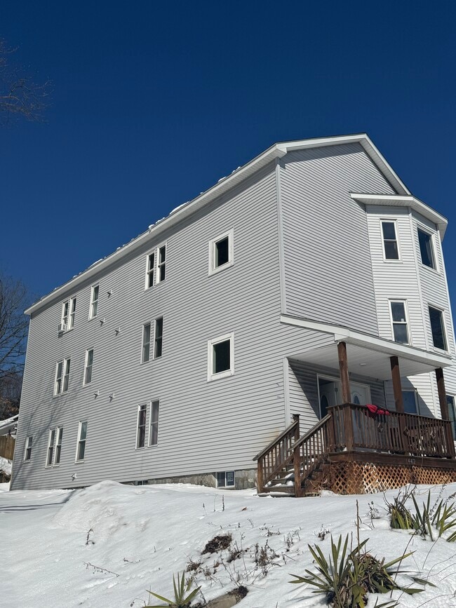 Building Photo - 1442 Main St