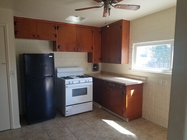 Building Photo - 566-568 Emory Street