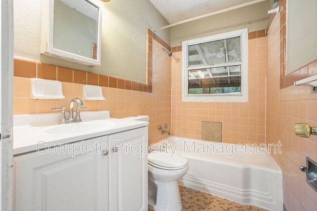 Building Photo - 868 78th St S