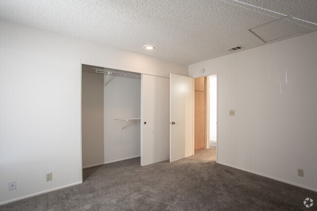 2BR, 2BA-974 SF - Chaparral Apartments