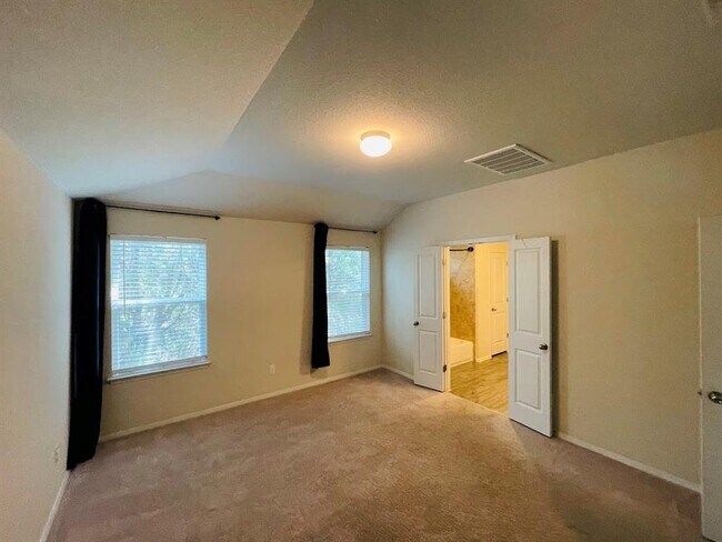 Foto del edificio - 3803 Overhill Dr