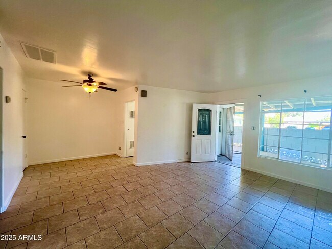 Foto del edificio - 2945 N 19th Ave