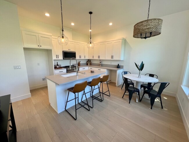 Building Photo - 107 Golf Vw Dr