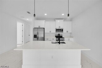Building Photo - 4984 Fairway Ct