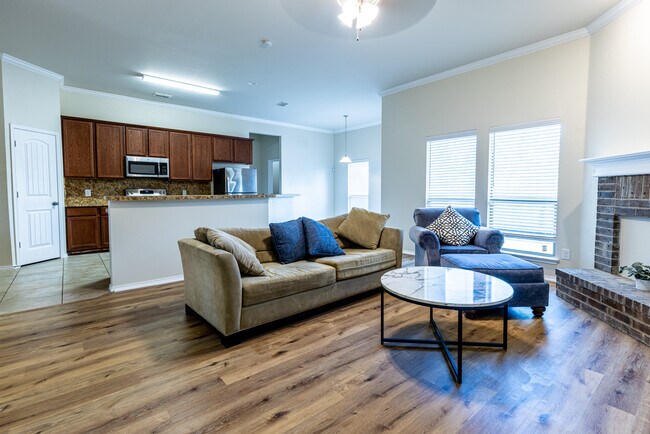 Foto del edificio - 1210 Woodside Ln