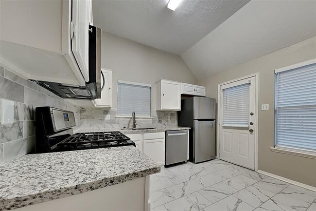 Building Photo - 16922 Colony Creek Dr