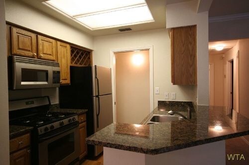 Building Photo - 4411 Spicewood Springs Rd
