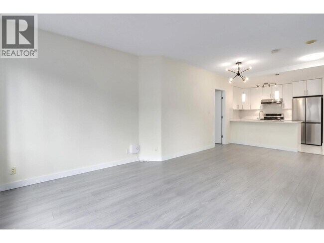 Photo du bâtiment - 6888 Alderbridge Wy