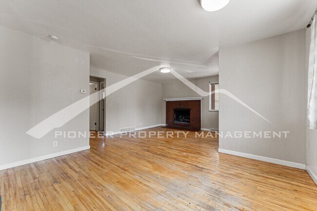 Foto del edificio - Charming Home with Washer/Dryer and Fenced...