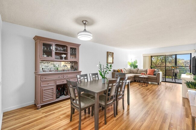 Foto del edificio - 10110 Cedar Point Blvd