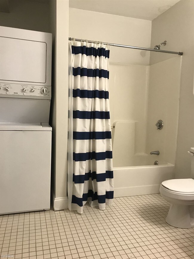 Foto del edificio - 2 br, 1 bath  - 385 W Broadway