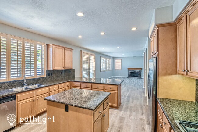 Foto del edificio - 5846 Greyville Pl, Rancho Cucamonga, CA, 9...