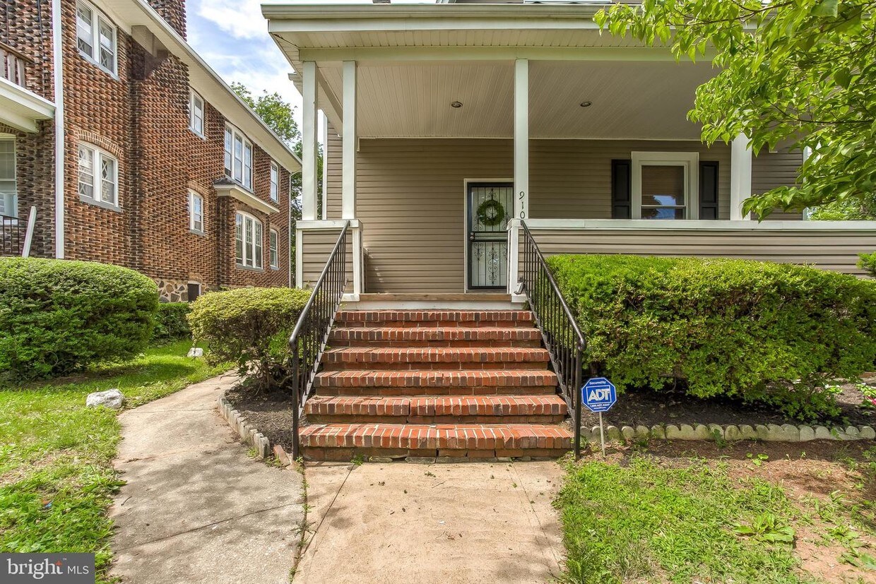 Primary Photo - 910 Walnut Ave