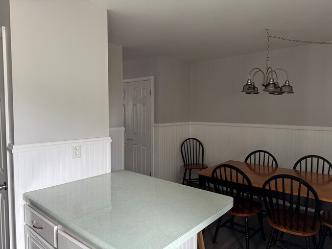 Building Photo - 7203 Bunting Rd